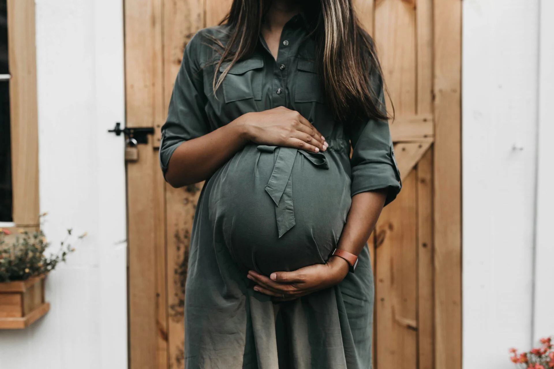 Vitamin K2 during pregnancy, woman holding her belly